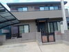 「ベージュ外壁とダーク屋根で落ち着いた印象に｜外壁・屋根塗装ビフォーアフター」
