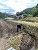 石垣の下に素掘りの排水溝を掘ってくださいました。「本日（５月２８日日曜日）、ひまわりの種まきをしました。」