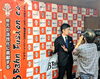 ＴＵＹから取材を受けるバーンフュージョン久保社長「酒田市本社「バーンフュージョン」　鶴岡市に７００万円寄付」