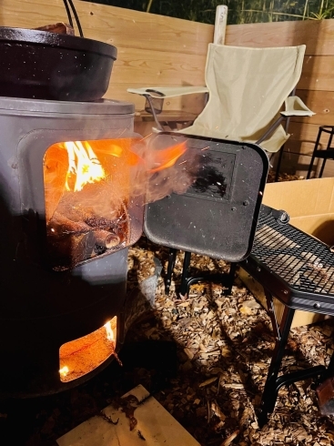 薪のぬくもりでつながる特別の夜：薪ストーブで鍋を「薪のぬくもりでつながる特別の夜：薪ストーブで煮込む鍋料理の誘惑」
