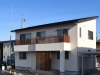 川沿いの景観に溶け込むシンプルなデザイン「リバーサイドに建つ眺めのよい住まい　オークハウジングの家 施工事例ご紹介 ⓬」