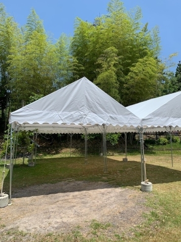 西条町寺家で会場設営「東広島市西条町 寺家 でテント3件建てました。会場設営です。何もないところから会場を作り出しますよ！レンタルほり」