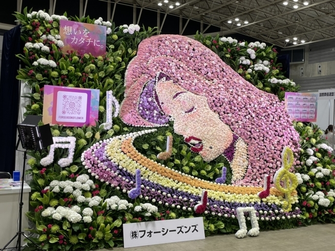 素敵なデザインの花祭壇「盆提灯展示会！始まりましたが、現在横浜入りです。」