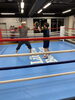 交互にミット持ってます。「本日は月曜日ボクシングデイ🥊リベラルボックスジム！岡山市東区ボクシングジム」