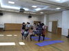 みんなで木のポーズ！「みんなで楽しく〜♪」