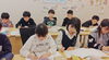 集中して学習に取り組む子供たちの姿「小学校英語導入で進む二極化　英語嫌いにさせないために、小学生のうちに覚えなければならないことがあります」