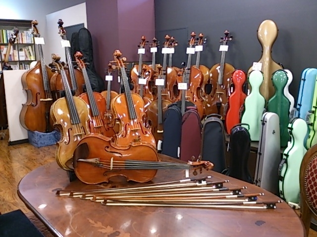 「はじめまして　伊藤楽器弦楽器工房です【船橋駅近くの弦楽器を扱う楽器店です。ヴァイオリンなどの修理、レッスンも行っておりますので、習い事を始める方はぜひ。】」