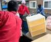 搬出作業の様子💨「お家の中を丸ごとお片付け！色々な物があり、どうして処分したらいいか分からない。どこかに出すだけでも大変。やってくれるいいところはないかな？そんな時はベンリー福山東にお任せ下さいませ！」