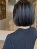 「白髪ぼかし極細ハイライトで、伸びても気になりにくい自然な立体感ヘアに」