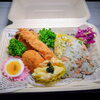 変わり商品　唐揚げ・エビフライ・カニクリームコロッケ・おにぎり「8月2日のお弁当」