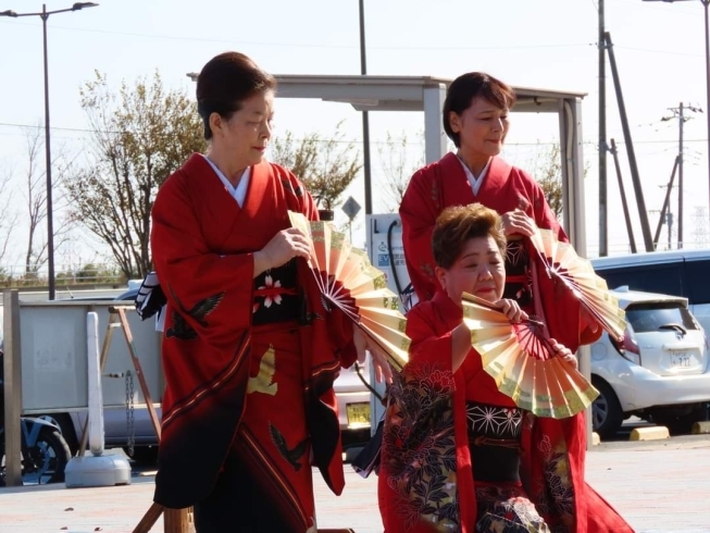 徳島のお姉さま達p(^^)q「お久しぶりです。今年お陰様で50周年の錦照会です。写真は11/19(土)潮来の道の駅(*^^*)」