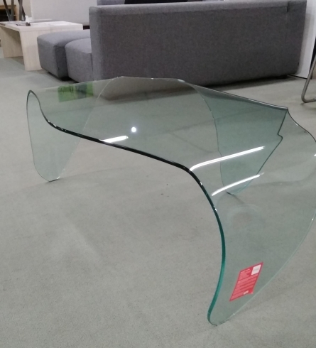 リビングテーブル　ＭＡＮＴＡ　そうですマンタです「ＦＩＡＭ　ＩＴＡＬＩＡ　のガラス家具はいかが？」