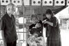 「神社でのお宮参りフォト♡家族みんなで残す“はじまりの1枚”」
