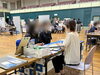 2026はたらく情報発信フェアにて熱心に話をする様子「【活動報告】「はたらく情報発信フェア2026」に参加しました！」