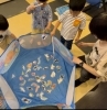 楽しい！お魚つり。みんなでワイワイ楽しそう！「きれい！大喜びの南区＆下京区の幻想的なクラゲトンネルのリトミック【南区＆下京区のピアノ•リトミック•英語リトミック】」