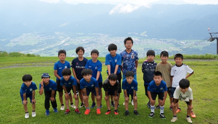 高原でみんな変顔「サマーキャンプ（長野県白馬村）に行ってきました。」