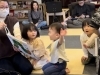 子ども達は絵本大好き!飛び出すのは特に楽しいね!「下京区のはらぺこあおむしリトミックレッスン♪笑顔、笑顔、笑顔!わくわく楽しいレッスン【京都市南区&下京区のピアノ・リトミック・英語リトミック・ベビーリトミック】」