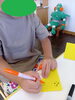 「秋の製作！手形アートや折り紙で栗作りに挑戦しました」