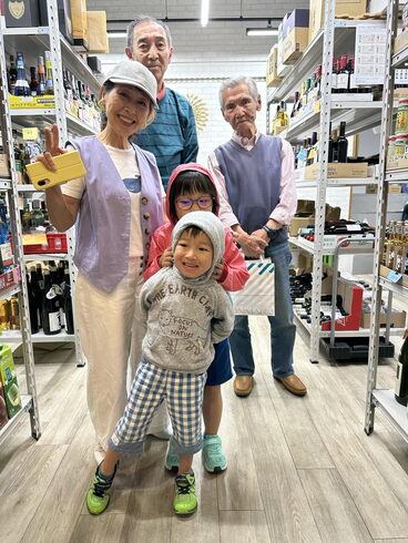 鶴井堂宮本さんご夫妻とお孫さん 可愛い子達でした「京都、神戸、良かったです 西船アンティークDEN」
