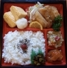 「明日の日替り弁当は五目ご飯と唐揚げ」