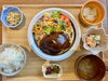 「手づくりの温もりを味わう！カフェ椛の定番「ハンバーグ定食」でほっと落ち着くランチ時間」