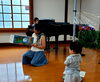 絵本を歌に載せて。小さな子供も夢中！「《０歳からの親子ふれあい「そよかぜ」コンサート》に伺ってきました♪」