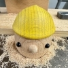 目穴開け作業「👀どんぐりの表情は、こうして生まれています。」