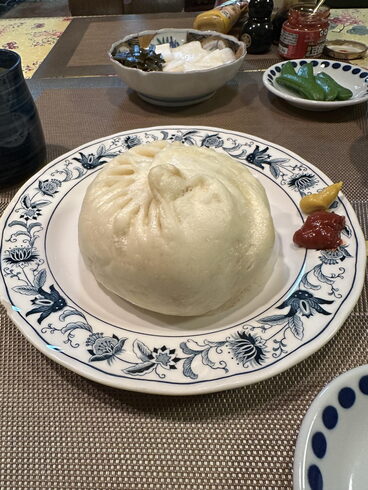 肉まん 400円「深川不動堂 船橋の栄華光 アンティークDEN」