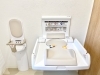 トイレ内おむつ替え台、チャイルドシートあり「お子様連れでも安心して通っていただけます！」