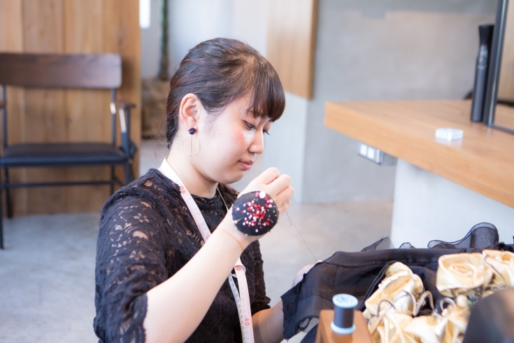 ファッションの事を1から学べる神戸のスクール「ファッション・服装・服飾を学ぶことができるスクール情報　将来は、デザイナー、パタンナー、縫製、販売職など、ファッション業界の多方面での活躍が期待できます。神戸文化服装学院」月謝制」