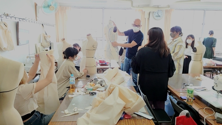 ファッションの事を1から学べる神戸のスクール「アパレル業界就職を考えるなら神戸文化服装学院へ行こう！ファッション・ビジネスについて学び創造力・技術力・実践力・資格を身に付けよう！資格取得・就職も徹底サポート！」