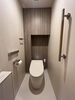 今回、トイレ内の手摺も設置しました。周りの雰囲気にあう手摺を選定しております。「施工事例(トイレ工事）スタイリッシュなトイレに変身！」