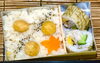 国産栗を使用した栗ご飯と、焼鯖の昆布巻寿司です。「🍁寿々半　１０月の彩り弁当」