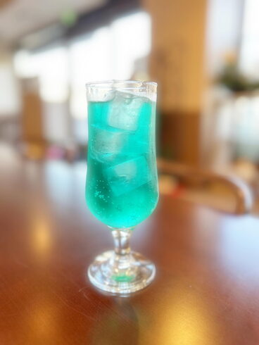 エメラルドソーダ「夏にぴったりのドリンク始めました」