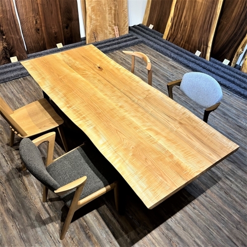「[北海道の職人製作のダイニングテーブル]のご紹介。一枚板テーブル、無垢のテーブル、ダイニングテーブルのご紹介。札幌市清田区の家具の店、Ties interior。」