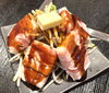 一度ご賞味ください「外はカリッ！中はもちっ！熱々ジュワッ！／鉄板もち豚焼き4こ 1,250円・2こ750円／お好み焼き・鉄板焼きしぐれ／磯子区岡村」