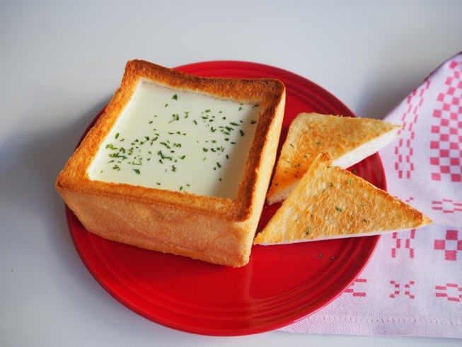 くりぬき食パンのチーズフォンデュ「高級食パン専門店「銀座に志かわ」さんより、食パンのクリスマスアレンジレシピが届きました✨」