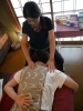 いろんな方向からほぐします「見たらあなたのからだの歪みで疲れ方がわかります。軽擦で筋肉の凝り方もわかります♪」
