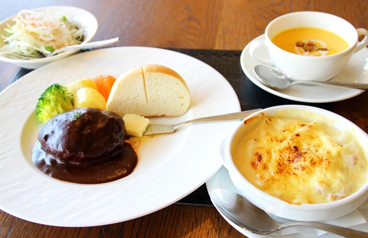 一口食べると 時間と空間が特別になる 洋食屋kirraの ハンバーグとチキンマカロニグラタンのパンセット 出雲 雲南のおすすめランチ まいぷれ 出雲 一口食べると 時間と空間が特別になる 洋食屋kirraの ハンバーグとチキンマカロニグラタンのパンセット 出雲 雲南のおすすめランチ まいぷれ 出雲