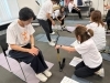最後は指導方法。お客様とインストラクター側に分かれ、実際に説明をし合います。「認知動作型トレーニング「ソーラーポール認定講習会」が無事に終了致しました。」