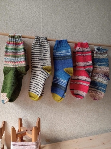 沖田光世の手編み靴下「１２月の民ギャラリー（1日から２９日）fu.fu.fuのさをり織りと丹下幸江の創作服展」