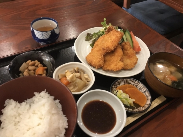 かやま食堂 で おふくろの味のランチを満喫 元町 茨木ランチめぐり まいぷれ 茨木市