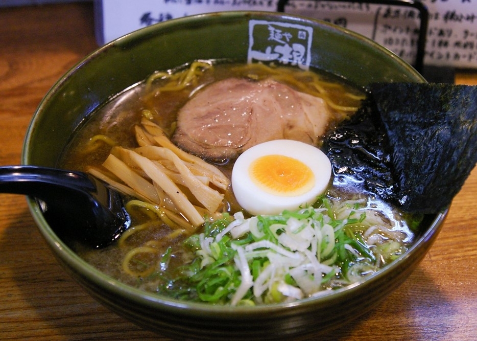 西区宮の沢 麺や 六根 さんの和風だしがきいた熟成ダレのねかし醤油ラーメン 札幌市西区 手稲区のおすすめランチ特集 まいぷれ 札幌市西区