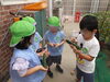 「菜園の収穫　次の園庭開放は６月２４日（水）午前１０時～正午」