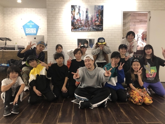 動画付き いち早くヒップホップダンスが踊れる様になりたいあなたへ 彼の生徒は成長スピードが違います 輝かしい経歴を持つインストラクターsyow Key先生のご紹介 Dance Studio Rain Fall ダンススタジオ レインフォール のニュース まいぷれ 宮崎 動画付き いち早くヒップホップダンスが踊れる様になりたいあなたへ 彼の生徒は成長スピードが違います 輝かしい経歴を持つインストラクターsyow Key先生のご紹介 Dance Studio Rain Fall ダンススタジオ レインフォール のニュース まいぷれ 宮崎