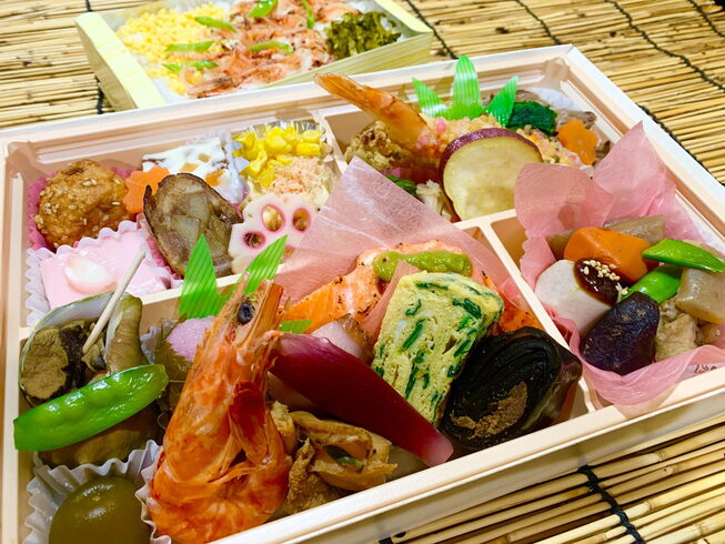 春を感じるお弁当です🎵「🌸寿々半 季節の彩り弁当🌸」