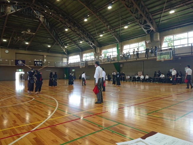 会場の様子　審判の先生方、熱い中、お疲れ様でした「伊丹市剣道大会（5/22）」