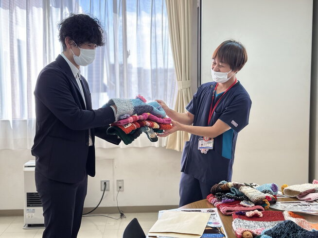 安宅認知症看護認定看護師も思わず笑みが…「『認知症マフ』で繋がる★地域の輪★」