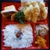 「明日の日替り弁当はアサリご飯とうどん」