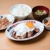 チャーシューエッグ定食プラス餃子3個付き